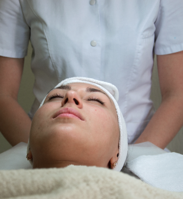 womans-health-young-woman-at-skin-care-spa-lying-d-XNETNVX.png